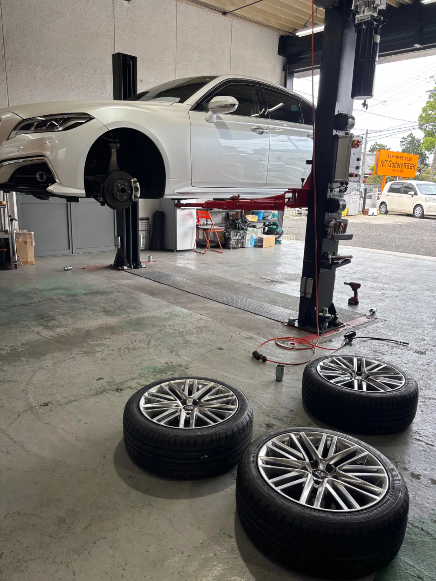 クラウンタイヤ&ホイール交換🛞