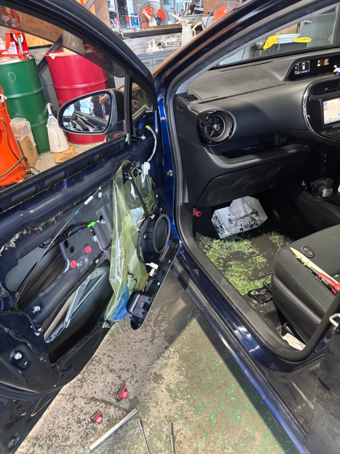 アクア車上荒らし修理🧑‍🔧