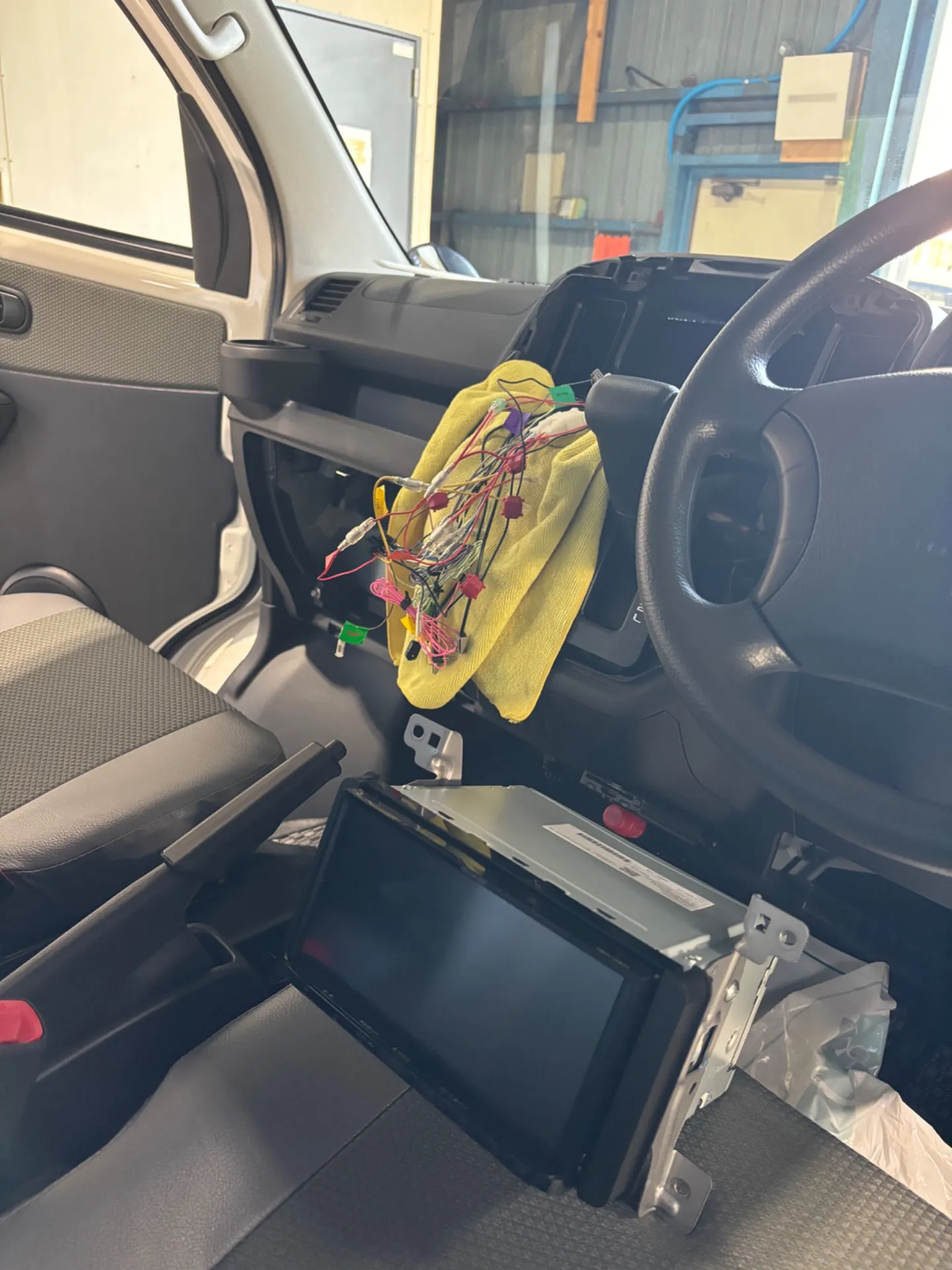 WR-V 、タウンエースナビ取付