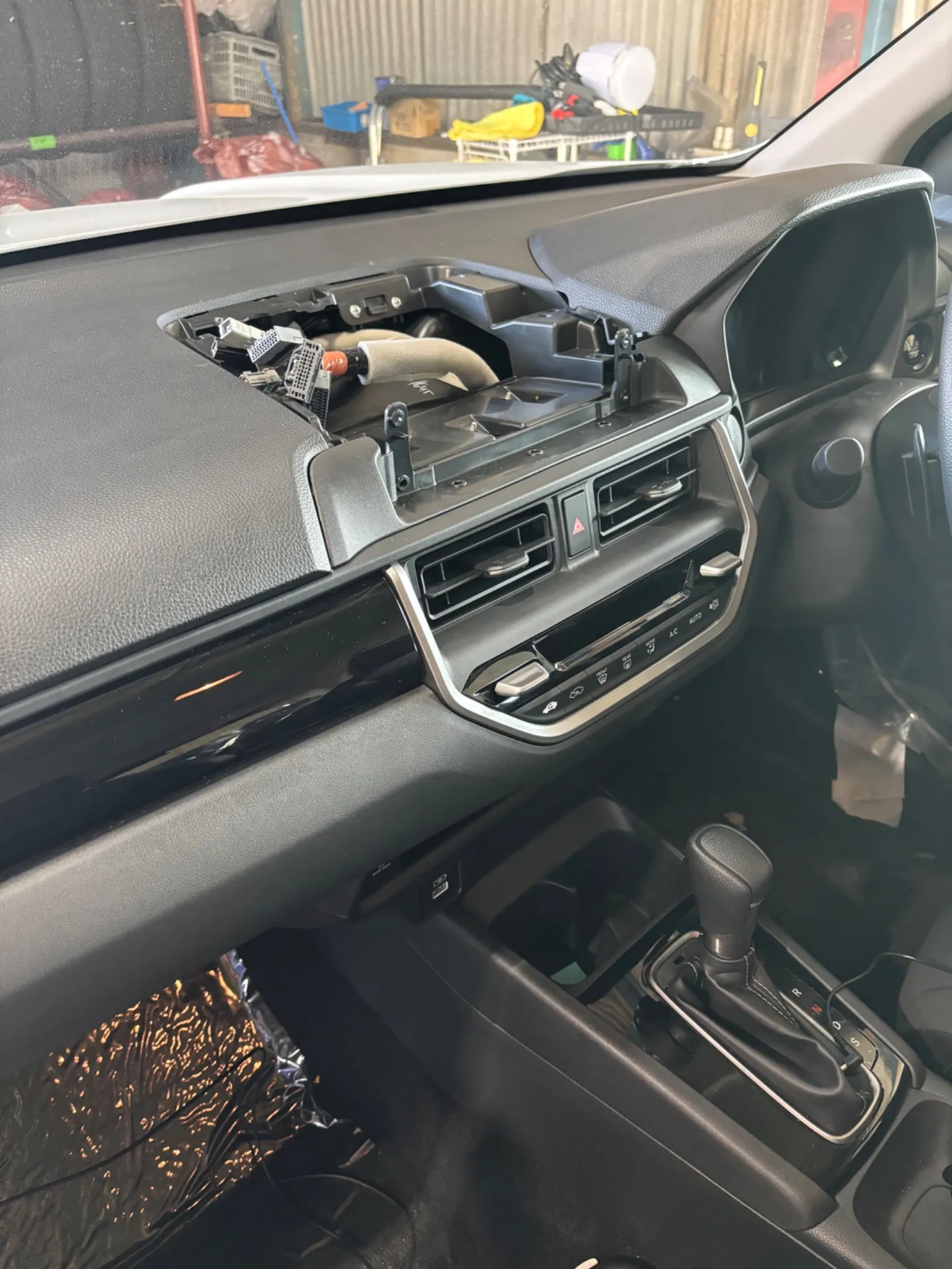 WR-V 、タウンエースナビ取付