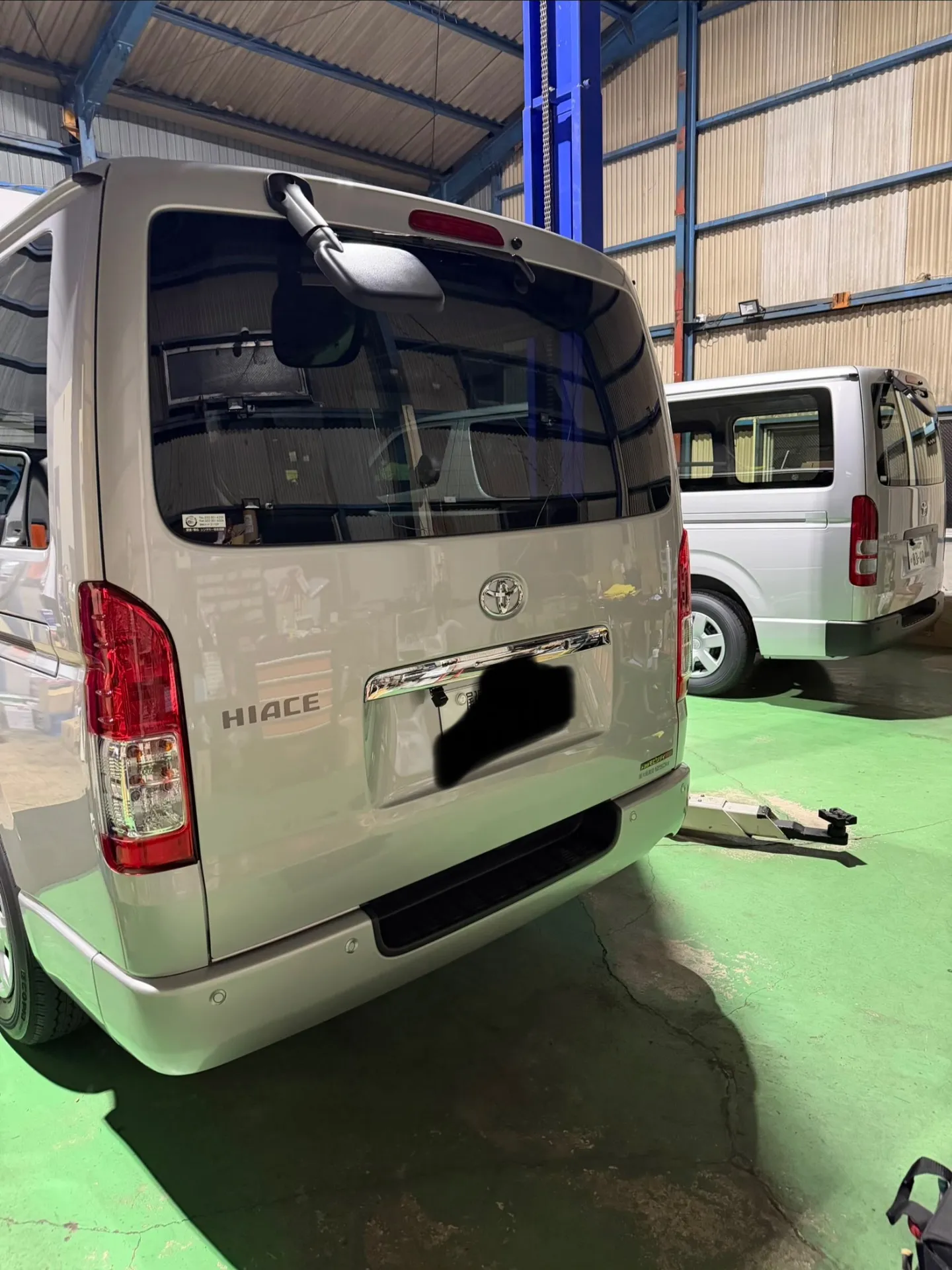 車検整備＆新車ハイエース部品取付❗️