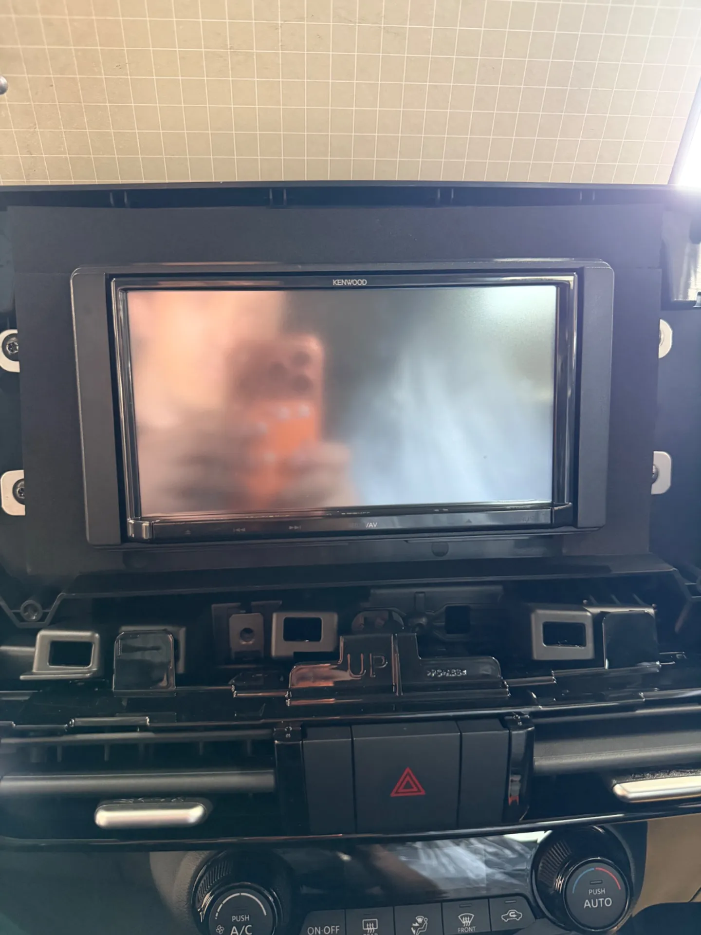 新車キックスナビ取付加工